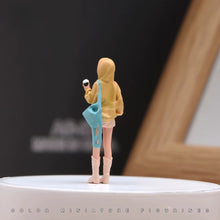 Load image into Gallery viewer, 1:24 Painted Figure Model Miniature Resin Diorama Sand Pretty Girl Yellow Hoodie