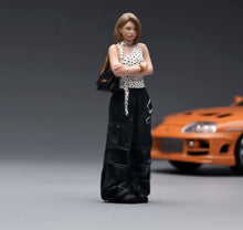 Load image into Gallery viewer, 1:24 Painted Figure Model Miniature Resin Diorama Fashion Short Brown Hair Woman