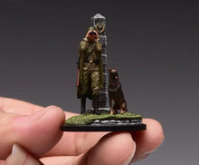 Load image into Gallery viewer, 1:64 Painted Figure Model Miniature Resin Diorama Sand Sentinel And Dog Soldier