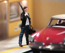 Load image into Gallery viewer, 1:64 Painted Figure Model Miniature Resin Diorama Sand Killer Suit Man Gun Toy