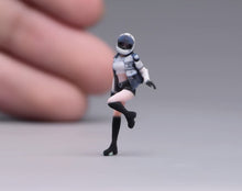 Load image into Gallery viewer, 1:64 Painted Figure Model Miniature Resin Diorama Sand Racer Man Woman Racing