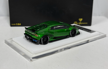 Load image into Gallery viewer, Onemodel 1:64 Green LP610 Huracan LB Sports Model Diecast Resin Car New Collection
