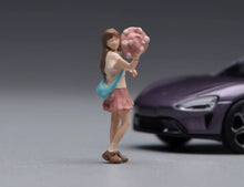 Load image into Gallery viewer, 1:64 Painted Figure Model Miniature Resin Diorama Toy Sand Pretty Girl With Hat