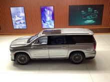 Load image into Gallery viewer, Masdi 1:64 Silver Escalade Full Size SUV Sports Model Diecast Metal Car New Collection