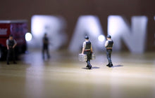 Load image into Gallery viewer, 1:64 Painted Figure Model Miniature Resin Diorama Sand Bank Security Guards Set