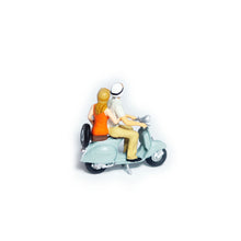 Load image into Gallery viewer, 1:64 Painted Figure Mini Model Miniature Resin Diorama Motocycle Couple Lovers