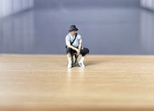 Load image into Gallery viewer, 1:64 Painted Figure Model Miniature Resin Diorama Sand Sitting Man fisherman hat