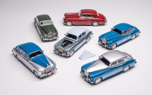 Load image into Gallery viewer, GFCC 1:64 1965 Silver Cloud III Classic Luxury Model Diecast Metal Car New