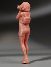 Load image into Gallery viewer, 1:64 Painted Unpainted Figure Model Miniature Resin Diorama Sand Shotting Girl New