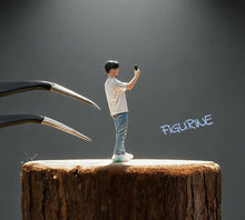 Load image into Gallery viewer, 1:64 Painted Figure Model Miniature Resin Diorama Toy Sand Selfie Man Boy Tee