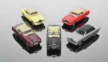 Load image into Gallery viewer, GFCC 1:64 1993 Corniche IV Drophead Luxury Classic Model Diecast Metal Car