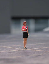 Load image into Gallery viewer, 1:64 Painted Figure Mini Model Miniature Resin Diorama Reporter Video Journalist