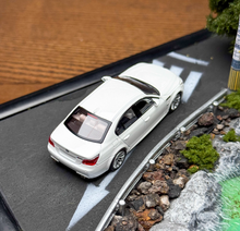 Load image into Gallery viewer, King 1:64 White M5 E60 Sedan Sports Model Diecast Metal Car New Collection
