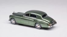 Load image into Gallery viewer, GFCC 1:64 1965 Silver Cloud III Classic Luxury Model Diecast Metal Car New