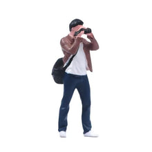 Load image into Gallery viewer, 1:64 Painted Figure Model Miniature Resin Diorama Sand Casual Man Woman Kid Pet
