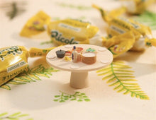 Load image into Gallery viewer, 1:64 Painted Figure Model Miniature Resin Diorama Sand Reunion Dinner Gathering