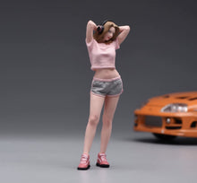 Load image into Gallery viewer, 1:24 Painted Figure Model Miniature Resin Diorama Headset Girl Casual Sporty