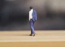 Load image into Gallery viewer, 1:24 Painted Figure Model Miniature Resin Diorama Sand Blue Suite Man Cool Guy