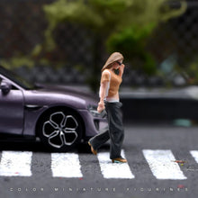 Load image into Gallery viewer, 1:24 Painted Figure Model Miniature Resin Diorama Sand Walking Sunglasses Girl