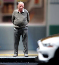 Load image into Gallery viewer, 1:64 Painted Unpainted Figure Model Miniature Resin Diorama Sand The Elderly Man