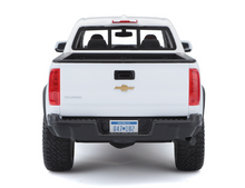 Load image into Gallery viewer, Maisto 1:27 White 2017 Colorado ZR2 Pickup Off Road Model Diecast Metal Car