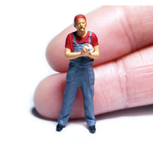 Load image into Gallery viewer, 1:64 Painted Figure Mini Model Miniature Resin Diorama Car Repairman Repaired R