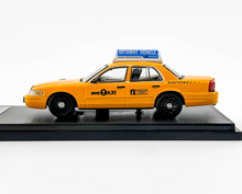 Load image into Gallery viewer, Rollin 1:64 Yellow CV CROWN VICTORIA New York Taxi Model Diecast Metal Car New Collection