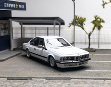 Load image into Gallery viewer, SW 1:64 White E24 635 CSI coupe Classic Sports Model Diecast Metal Car New
