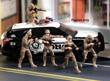 Load image into Gallery viewer, 1:64 Painted Figure Model Miniature Resin Diorama Sand Five Pieces Set Policeman New