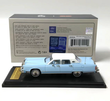 Load image into Gallery viewer, Sunstar 1:64 Light Blue 1979 Continental Town Model Diecast Metal Car New Collection