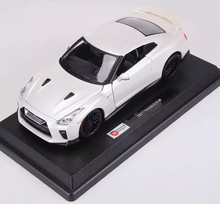 Load image into Gallery viewer, Bburago 1:24 White JDM 2017 GTR R35 Racing Sports Model Diecast Metal Car New Collection