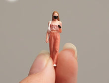 Load image into Gallery viewer, 1:64 Painted Figure Model Miniature Resin Diorama Sand Shopping Girl With Mask