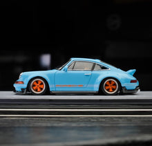 Load image into Gallery viewer, Zincit 1:64 Blue 911 964 Singer DLS Sports Model Diecast Metal Car New Collection