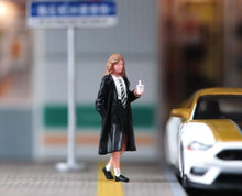 Load image into Gallery viewer, 1:64 Painted Figure Model Miniature Resin Diorama Sand Girl Lady Pretty Friend