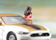 Load image into Gallery viewer, 1:64 Painted Figure Model Miniature Resin Diorama Sand Sexy Lady Smoking Beauty