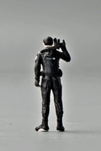 Load image into Gallery viewer, 1:64 Painted Figure Mini Model Miniature Resin Diorama Sand SWAT Policeman Toy