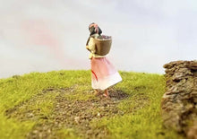 Load image into Gallery viewer, 1:64 Painted Figure Mini Model Miniature Resin Diorama Sand Basket Girl Ancient