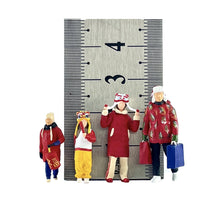 Load image into Gallery viewer, 1:64 Painted Figure Mini Model Miniature Resin Diorama Sand New Year Theme Toy