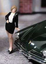 Load image into Gallery viewer, 1:64 Painted Figure Model Miniature Resin Diorama Sand Secretary Lady Suit Woman New
