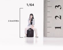 Load image into Gallery viewer, 1:64 Painted Figure Model Miniature Resin Diorama Toy Sand Street Singing Girl