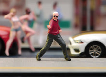 Load image into Gallery viewer, 1:24 Painted Figure Model Miniature Resin Diorama Sand Dancing Lively Old Man