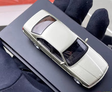 Load image into Gallery viewer, DCM 1:64 Gold E34 5-Series Sedan Classic Sports Model Diecast Metal Car New Collection