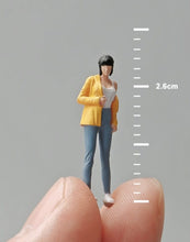 Load image into Gallery viewer, 1:64 Painted Figure Mini Model Miniature Resin Diorama Sand Yellow Shirt Girl New