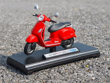 Load image into Gallery viewer, WELLY 1:18 2017 GTS 125CC Sports Classic Model Diecast Metal Motorcycle