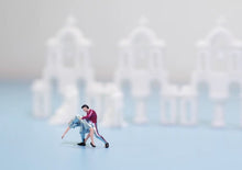 Load image into Gallery viewer, 1:64 Painted Figure Model Miniature Resin Diorama Tango Dancers Lovers Couple BN