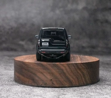 Load image into Gallery viewer, WHELART 1:64 2014 Green Discovery 4 ORV SUV Model Diecast Metal Car New Collection