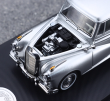 Load image into Gallery viewer, GFCC 1:64 Silver 1959 300D Classic Vintage Sports Model Diecast Metal Car New Collection