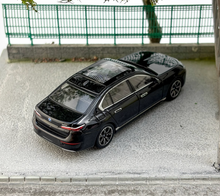 Load image into Gallery viewer, MINIGT 1:64 Black BMW i7 EV Sedan xDrive60 Sports Model Diecast Metal Car New Collection