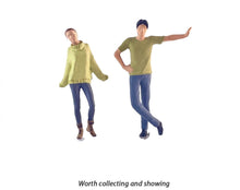 Load image into Gallery viewer, 1:64 Painted Figure Model Miniature Resin Diorama Sand Street Casual Girl Boy New