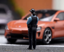 Load image into Gallery viewer, 1:64 Painted Figure Model Miniature Resin Sand Policeman Set Five People Police